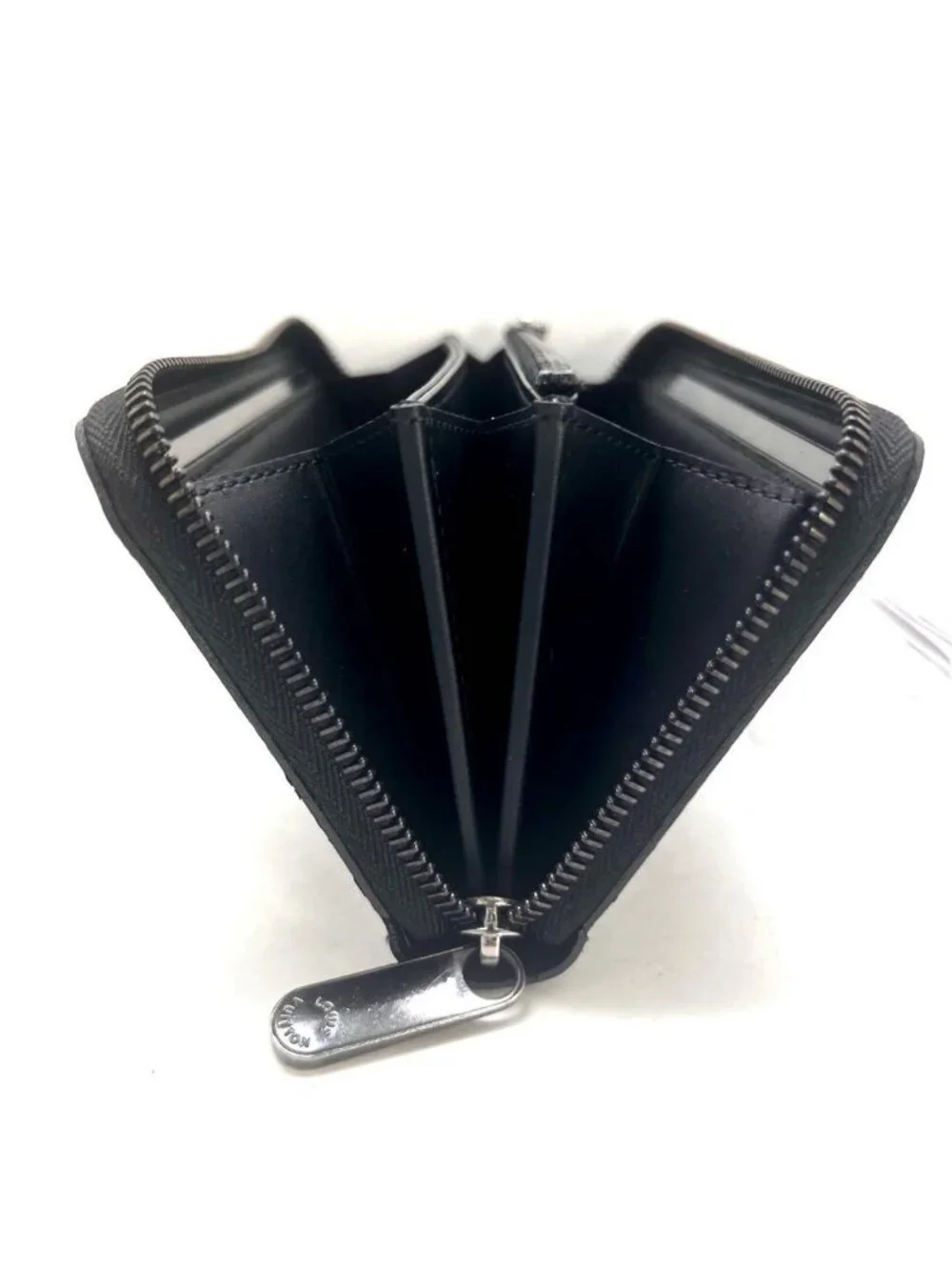Louis Vuitton odors black